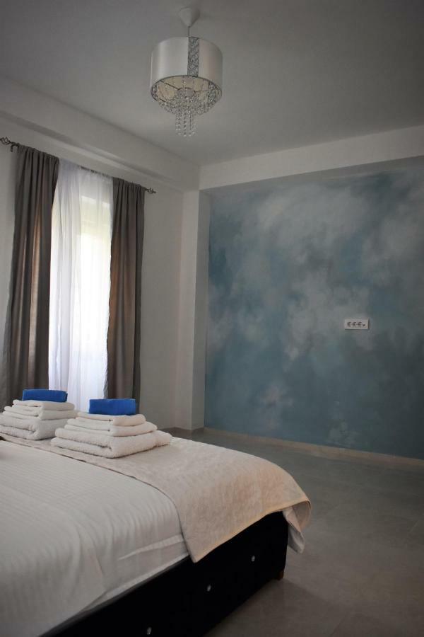 Art Apartment *