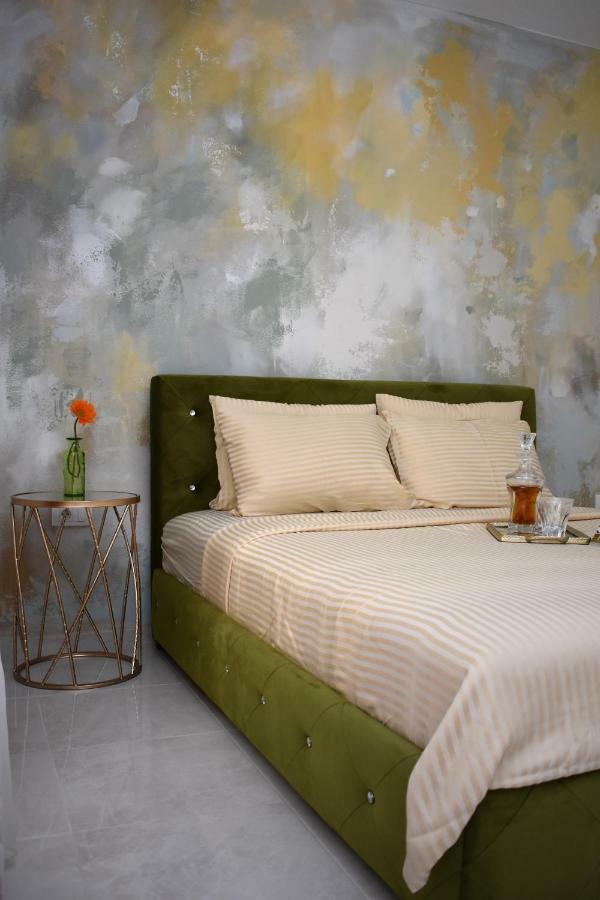 Art Apartment *